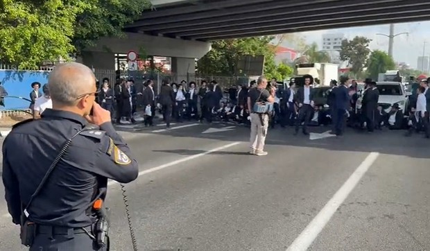 Protest ultraortodoksnih Haredi Jevreja na autoputu