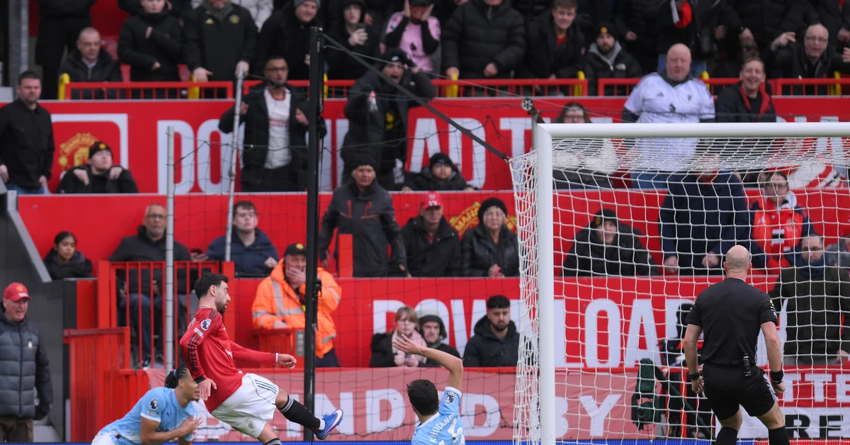 Manchester United pokonał w derbach Manchester City. Zwycięski debiut Carricka