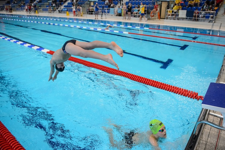 Sztafety]a Niepodległości w Lublinie. 100 zawodników (66 mężczyzn i 34 kobiety) na dystansie 100 metrów każdy podęło próbę ustanowienia rekordu Polski. Najstarszy z nich miał 79 lat, najmłodszy liczył ich 10.
