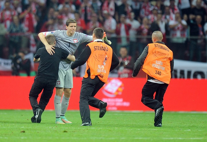 Szczęsny nie tylko zatrzymał Niemców. Ratował też kibica przed ochroniarzami