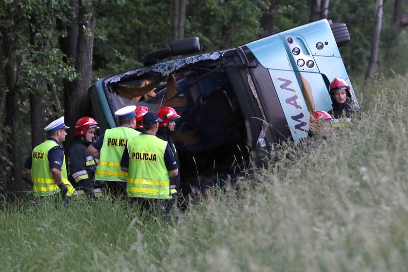 Wypadek autokaru z dziećmi