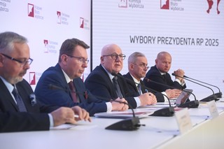 Wybory prezydenckie 2025. PKW podała już oficjalne wyniki. Zobacz, kto wygrał pierwszą turę wyborów