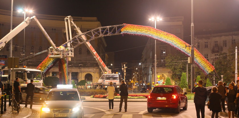 Tęcza znika z placu Zbawiciela