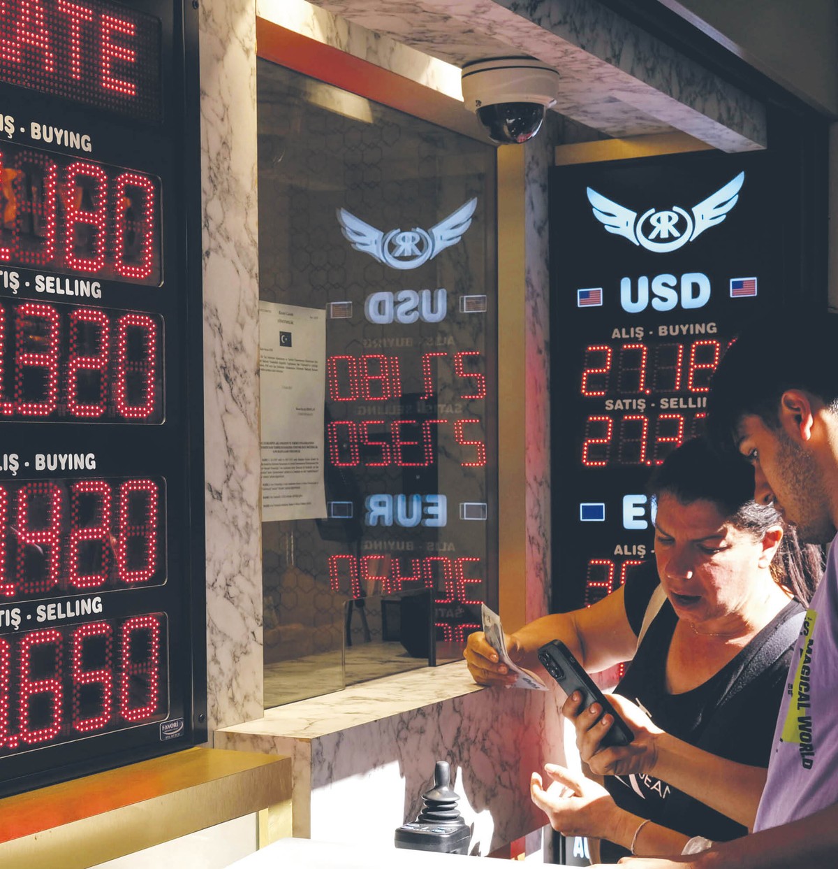 Od końca maja lira straciła jedną czwartą swojej wartości względem euro