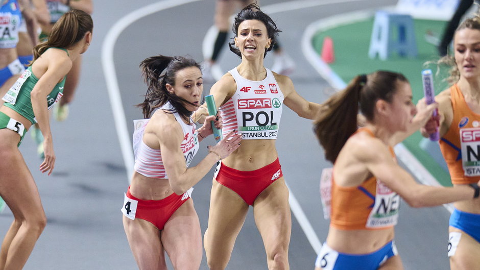 Anna Kiełbasińska i Marika Popowicz-Drapała w finale sztafety 4x400 m podczas HME 2023 w Stambule