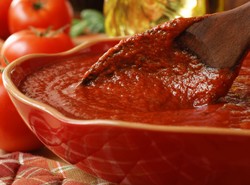 Pomidory gotowane, papryka na surowo. Jak wykorzystać moc warzyw?