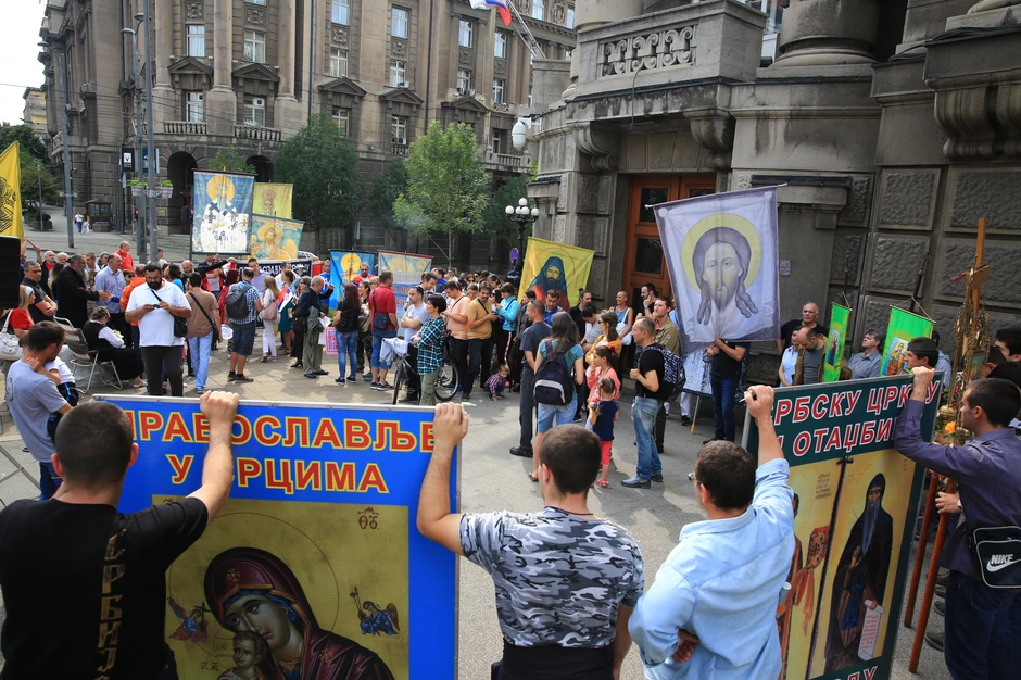 Okupljeni ispred Vlade Srbije