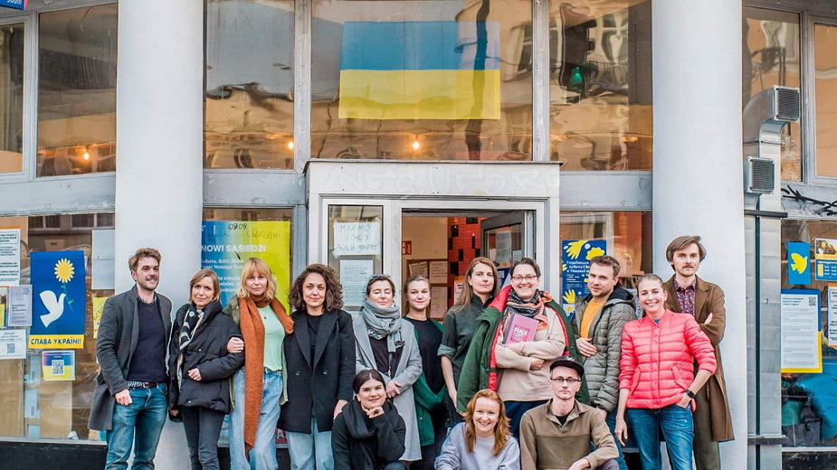 Grupa koordynatorów Centrum Pomocy, które działa na warszawskim Mokotowie. Inicjatywa pomogła już tysiącom uchodźców