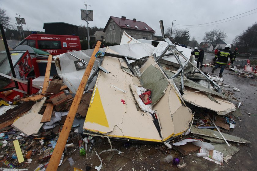 Tir staranował sklep