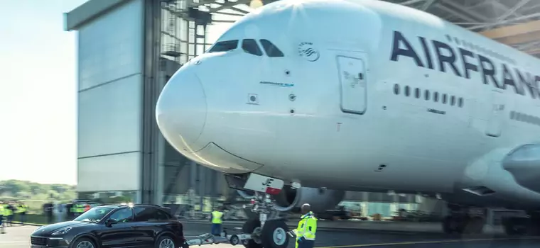Porsche Cayenne pociągnął 285-tonowego Airbusa A380