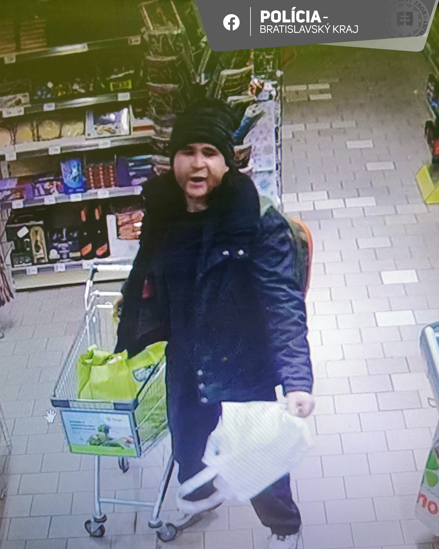 Polícia pátra po páchateľovi piatkového incidentu v potravinách v Bratislave.