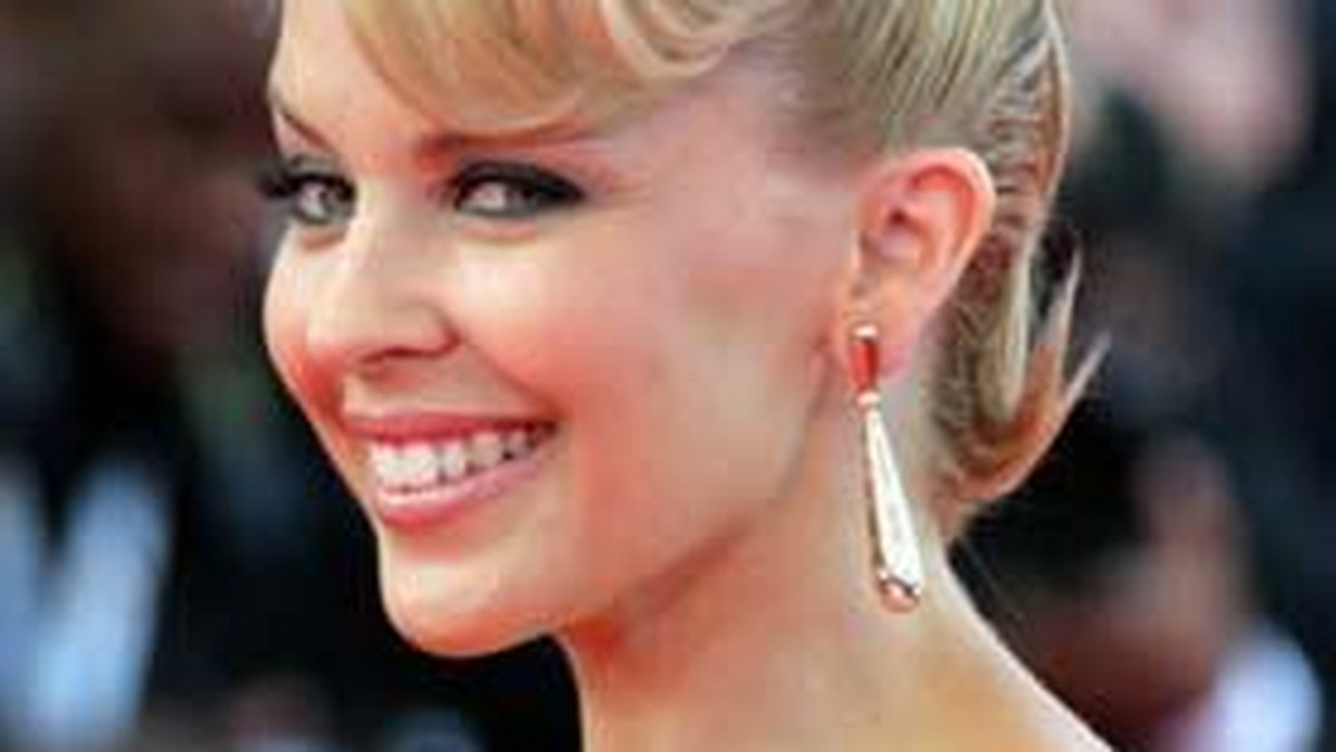 Kylie Minogue wystosowała do Oliviera Martineza ultimatum: Zostań moim mężem albo mnie rzuć.
