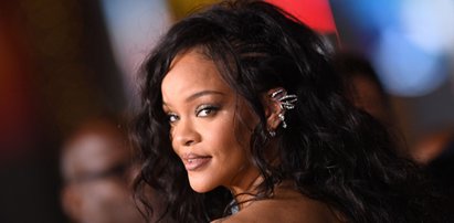 Rihanna w śmiałej stylizacji. Jej sukienka to dzieło polskiej projektantki