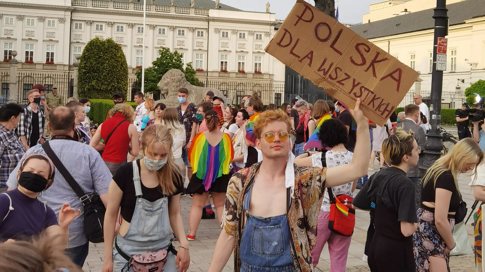 Duda podsyca homofobię i naraża dzieciaki LGBT na hejt, ale proszę go zrozumieć, nadal bardzo chce być prezydentem