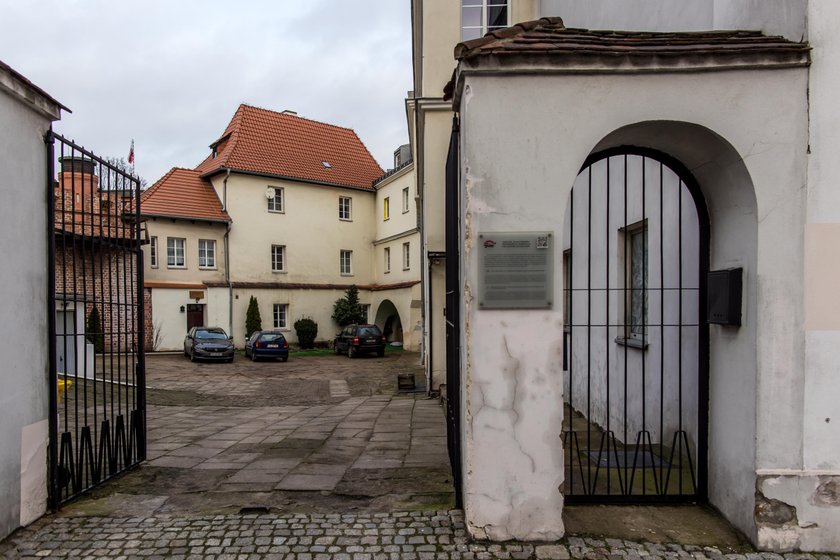 Salezjanie mieli już dość krnąbrnego księdza. Załatwili mu eksmisję