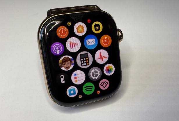Zegarek Apple wyśle wiadomość nawet, gdy nie ma zasięgu. Dzięki łączu satelitarnemu