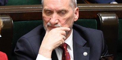 Macierewicz zdradził kolegów? Na akt oskarżenia wystarczyło