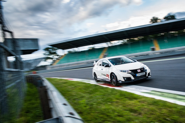 Honda Civic Type R na 5 torach wyścigowych