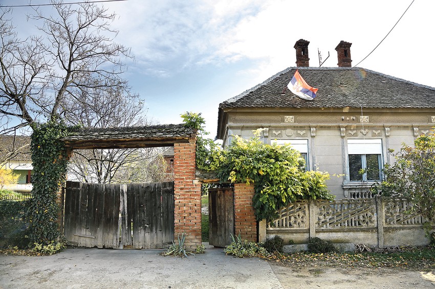 Kuća Gorana Todorovića "okićena" zastavom