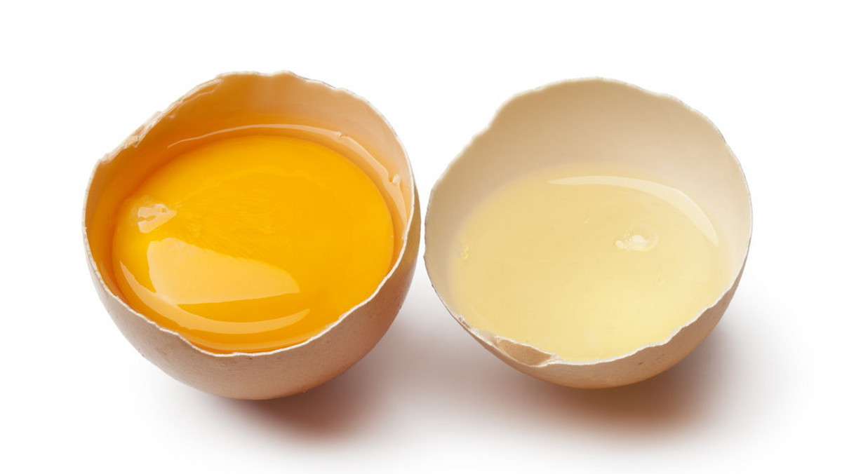 Naukowcom z Edynburga udało się zmodyfikować genetycznie kury tak, by znosiły jaja zawierające ludzkie białka. Czy ten eksperyment wpłynie na tańszą produkcję leków?