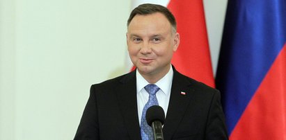 Ale zdjęcie! Niecodzienne życzenia walentynkowe brytyjskiej ambasady. Zażartowali z Andrzeja Dudy