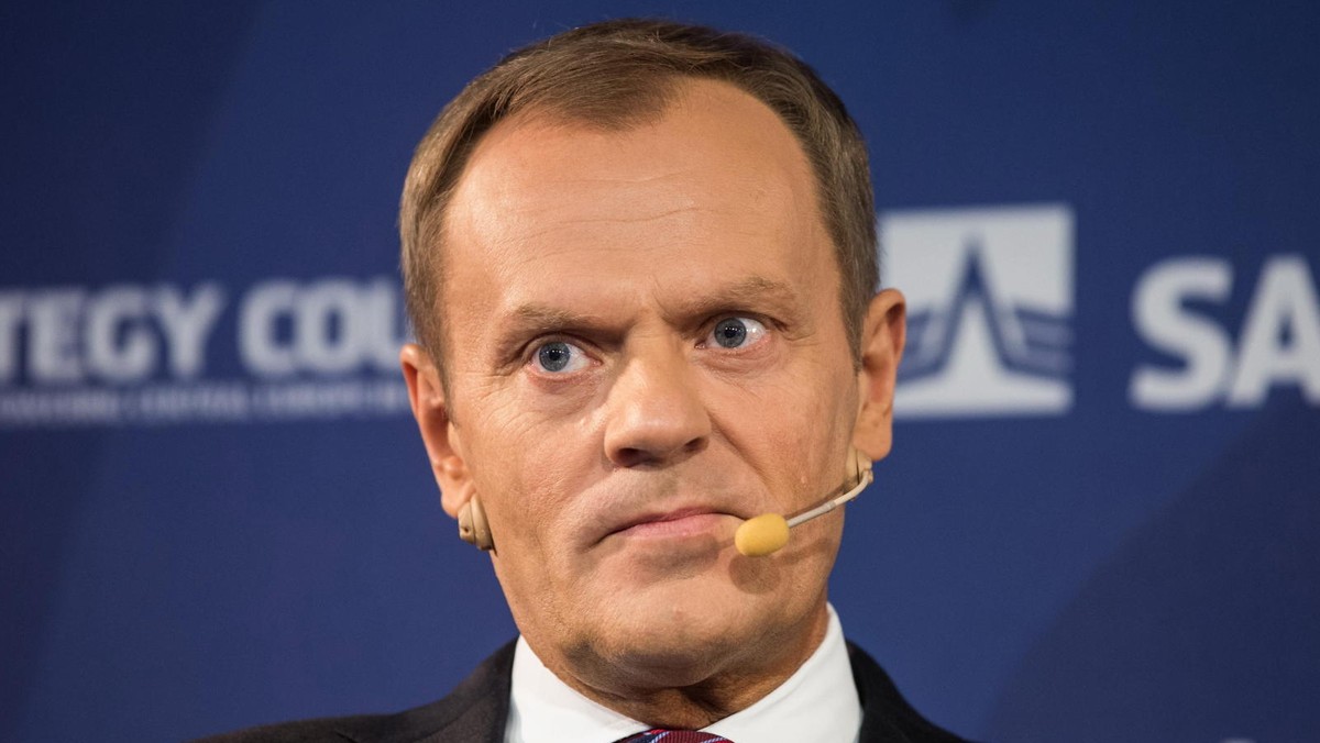 Europa nie będzie bezpieczna, jeśli nie wejdziemy na wyższy stopień solidarności energetycznej - powiedział premier Donald Tusk w czwartek w Bratysławie na szczycie GLOBSEC. Przekonywał też, że NATO powinno być gotowe do większej obecności w krajach granicznych UE.