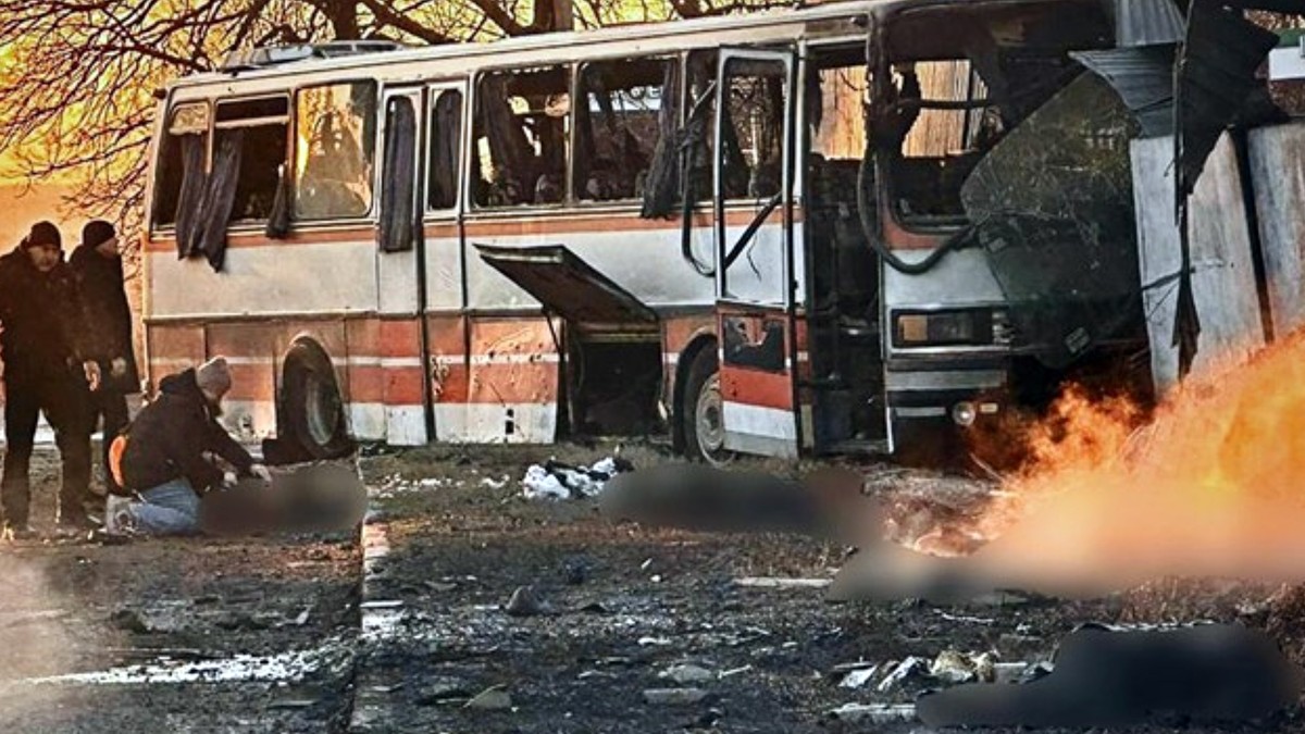 Ruski dron pogodio autobus u Ukrajini