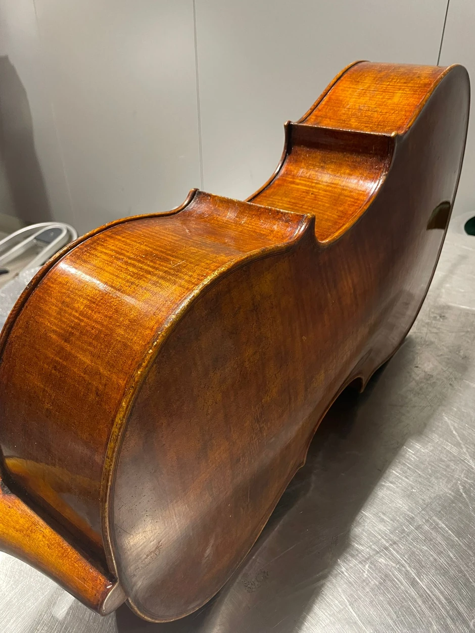 Otkrivena dva stara violončela