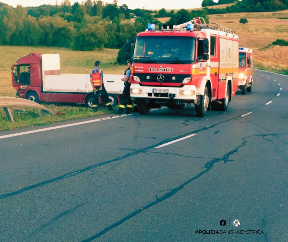Pri nehode štyroch vozidiel v Dobrej Nive sa zranila jedna osoba.