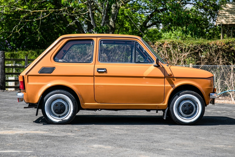 Polski Fiat 126p wystawiony na sprzedaż w renomowanym domu aukcyjnym