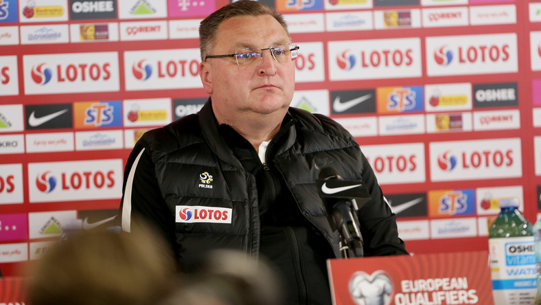 Trener piłkarskiej reprezentacji Polski Czesław Michniewicz podczas konferencji prasowej w Chorzowie