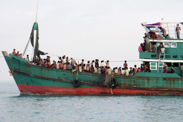 Akcja ratunkowa imigrantów z Birmy i Bangladeszu w Indonezji