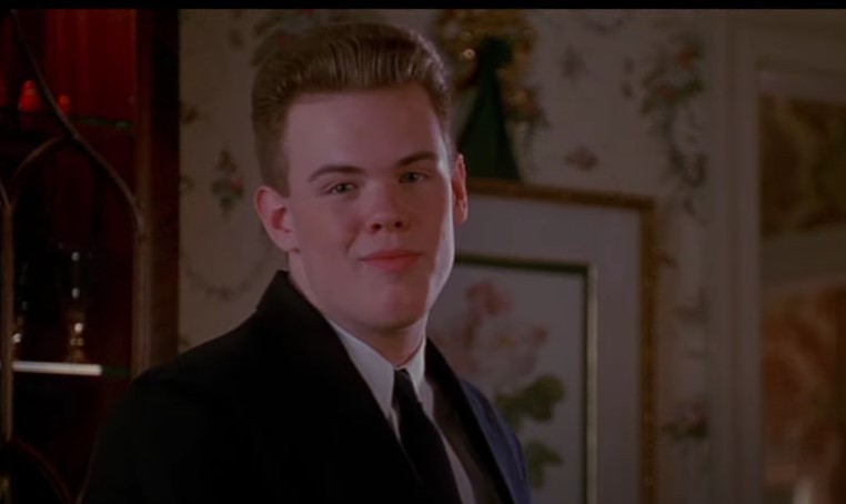 Devin Ratray alias Buzz McCallister v hite Sám doma.