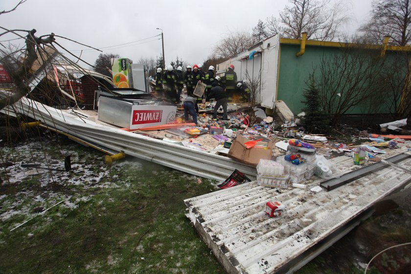 Tir staranował sklep