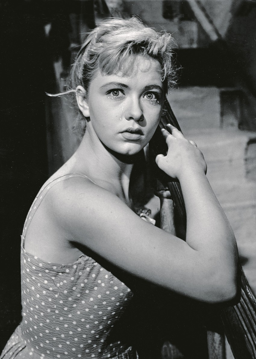 Milena Dravić u filmu "Vrata_ostaju_otvorena"