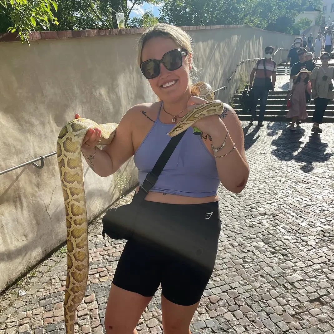 Madeleine vystríha ostatné ženy pred nápadníkmi, ktorí sú až príliš dokonalí.