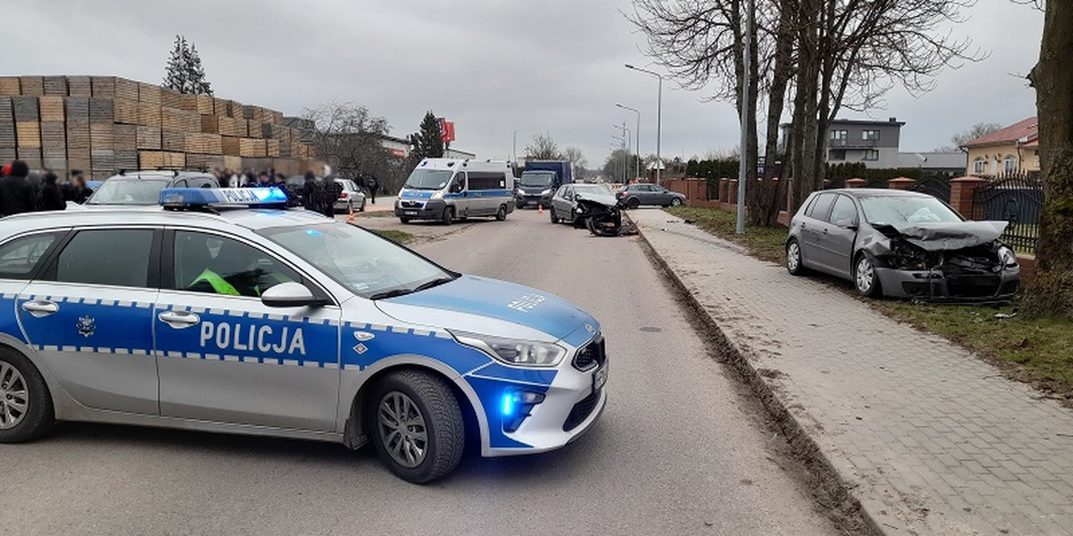 Lębork: Wypadek z udziałem 20-latki i 50-latki. Obie trafiły do szpitala.