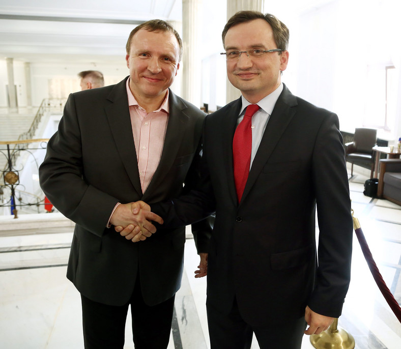Jacek Kurski i Zbigniew Ziobro na korytarzu sejmowym, 6.06.2014 r.