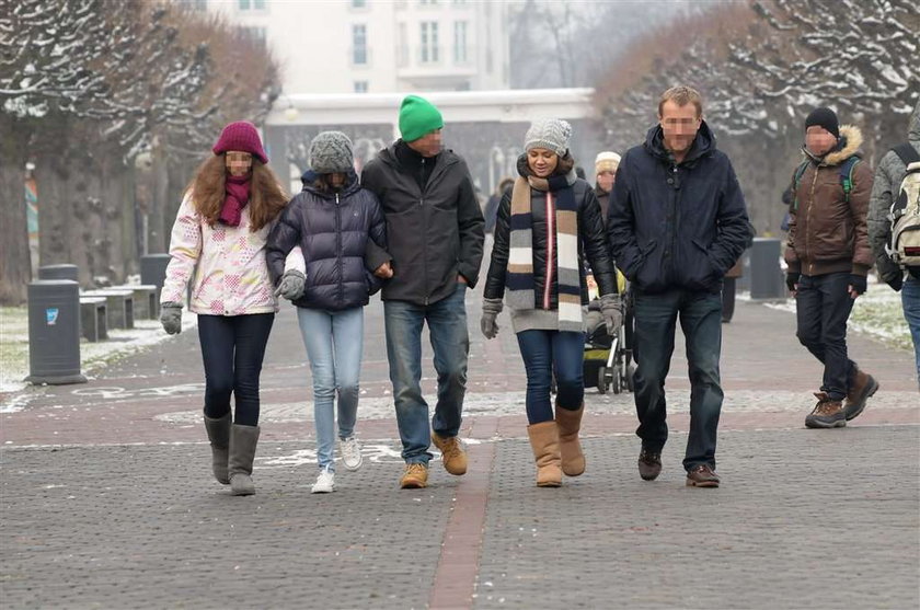 Rusin relaksuje się w męskim towarzystwie