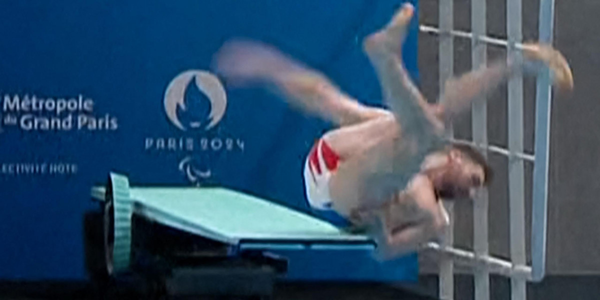Alexis Jandard zaliczył kompromitującą wpadkę na olimpijskim basenie. 