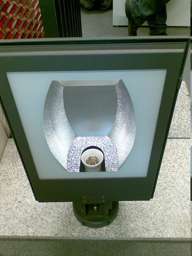 Takie reflektory oświetlą okolice stadionu