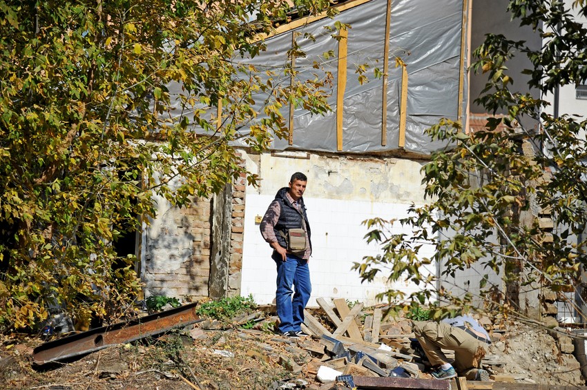 Vlasnici porušenih kuća neko vreme plaćali su čak i režijske troškove za ruine