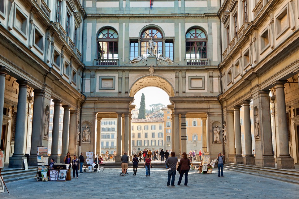 Órákig el lehet vesztődni Firenze gyönyörű utcáin, a palotákban és múzeumokban