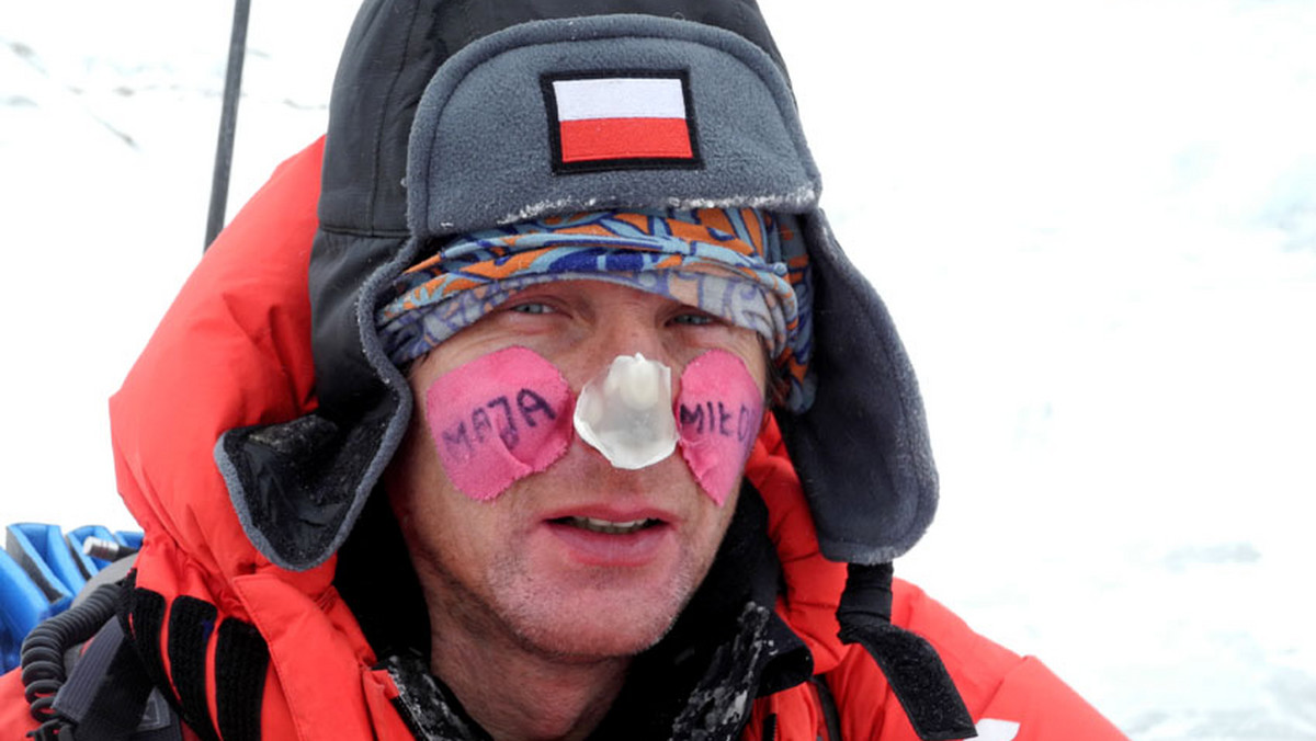 Adam Bielecki i Janusz Gołąb, którzy 9 marca jako pierwsi zdobyli zimą Gasherbrum I (8068 m), powrócili w środę do kraju. Ich stan po odmrożeniu nie wymagał jednak hospitalizacji. W szpitalu w Trzebnicy pozostała natomiast na leczeniu Tamara Styś.