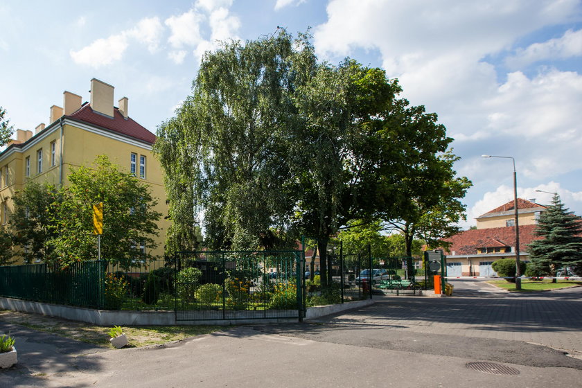 Wojsko chce zlikwidować parking bo obawia się podsłuchów