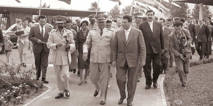 "Osoba koja se danas predstavlja kao maršal Tito u stvari nije pravi Josip Broz Tito, već da je reč o ruskom agentu koji je ukrao njegov identitet 1937. godine"