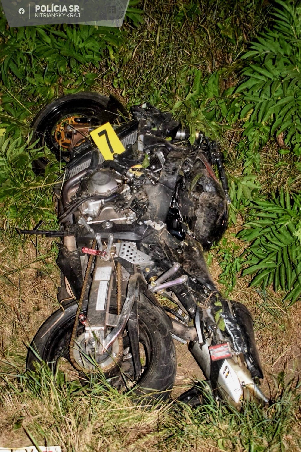 Pri tragickej nehode motocykla prišla o život spolujazdkyňa.