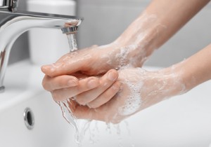 Pranje ruku nakon mokrenja je važno iz nekoliko razloga