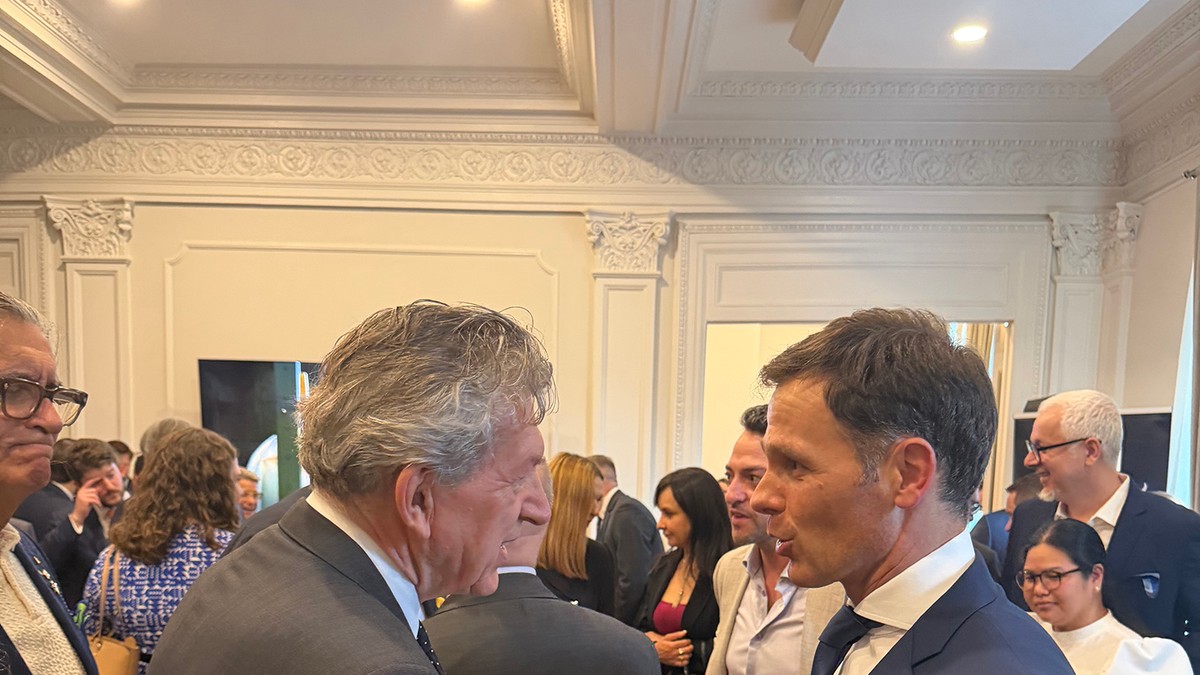 Vašington, Siniša Mali