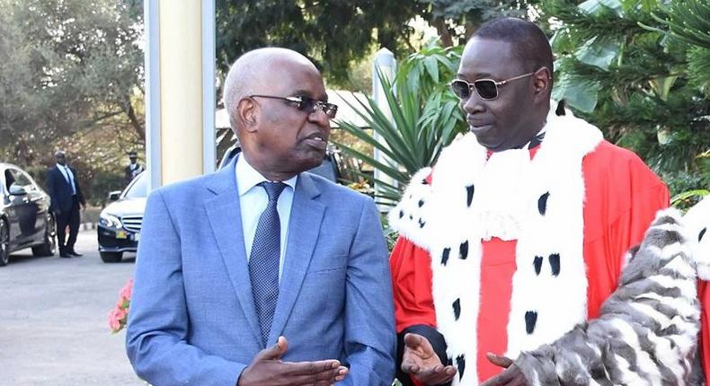 Mamadou Badio Camara et le Ministre de la Justice Malick Sall lors de son installation à la tête de la cour suprême 